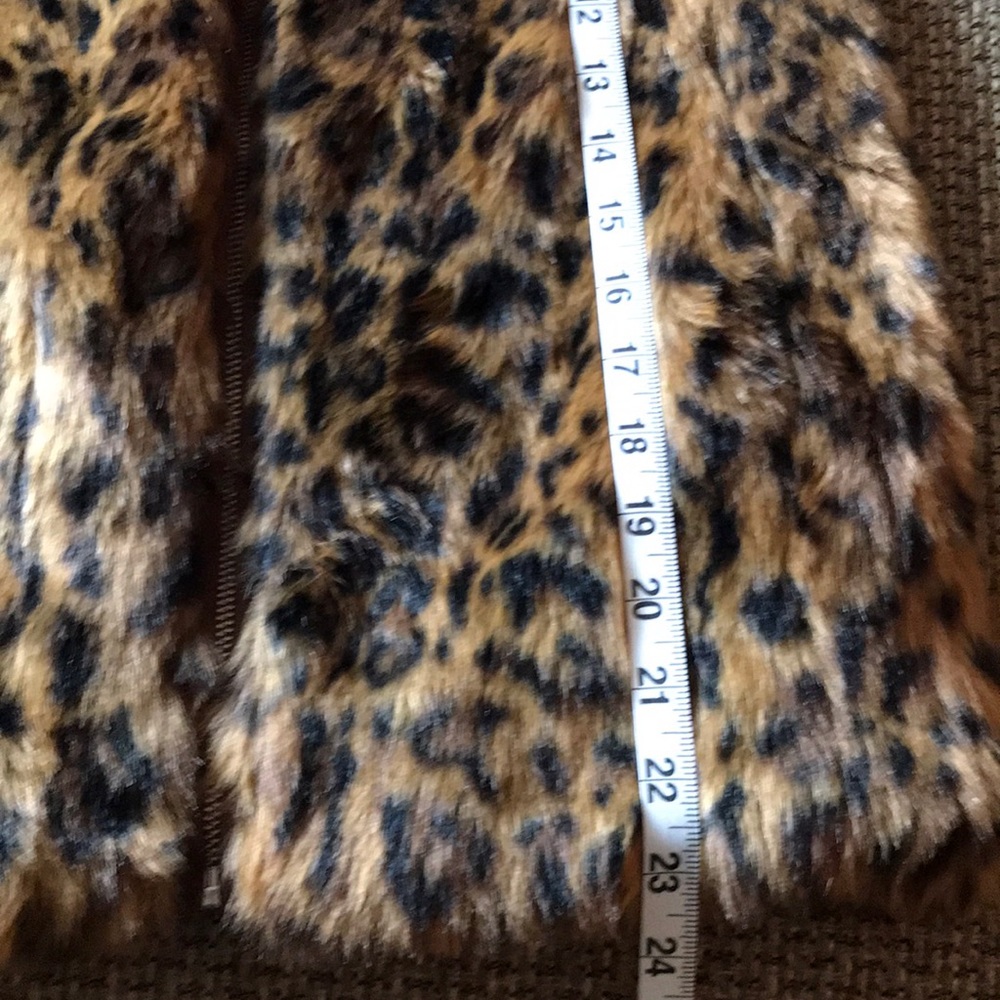BRAND NEW J CREW Faux fur leopard print vest. - Picture 7 of 8
